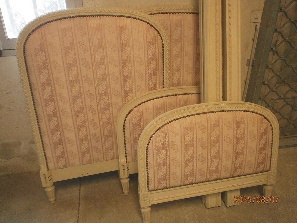 lits jumeaux et chaises Meubles