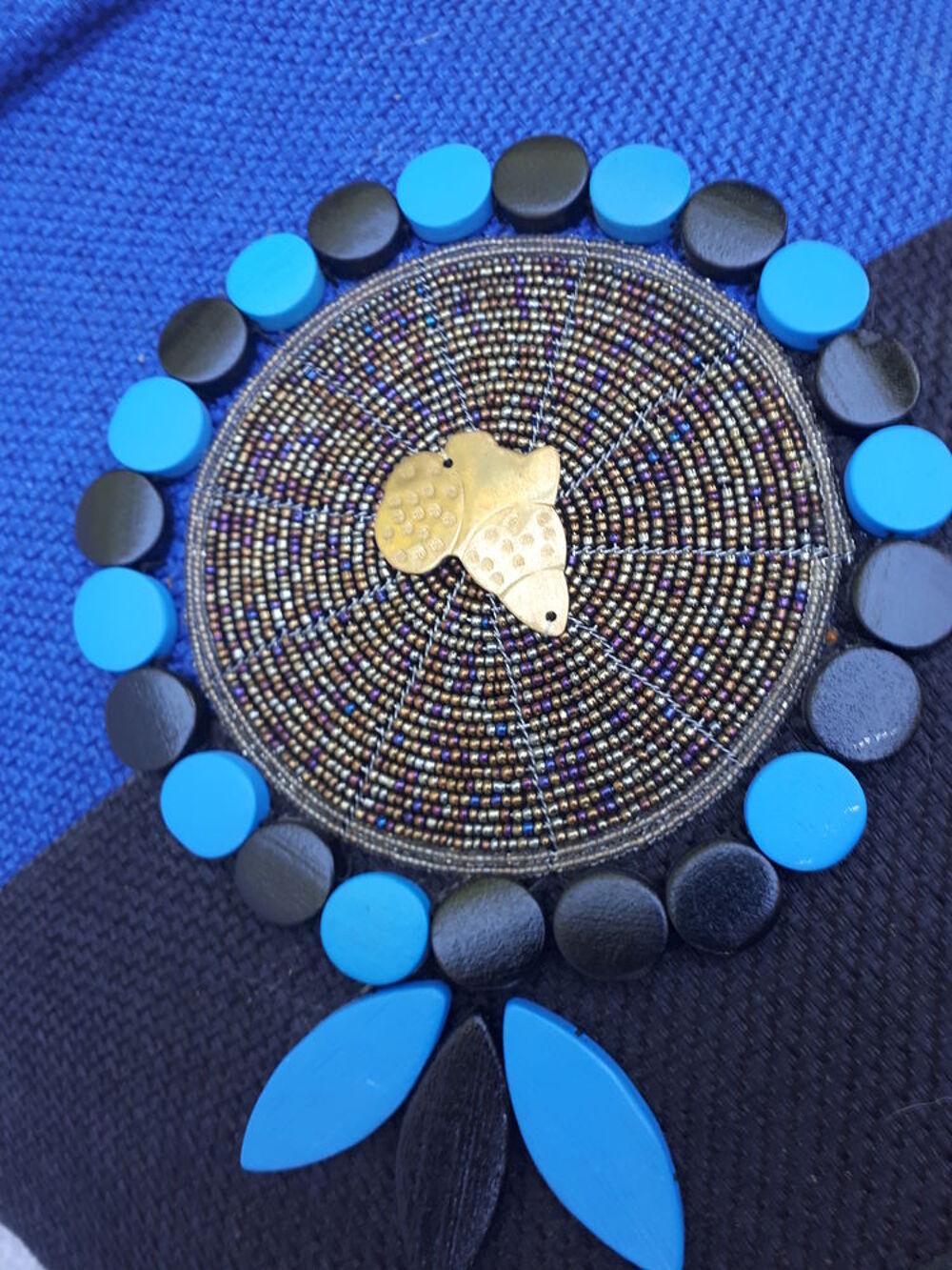 Sac &agrave; main africain brod&eacute; bleu et noir neuf Maroquinerie