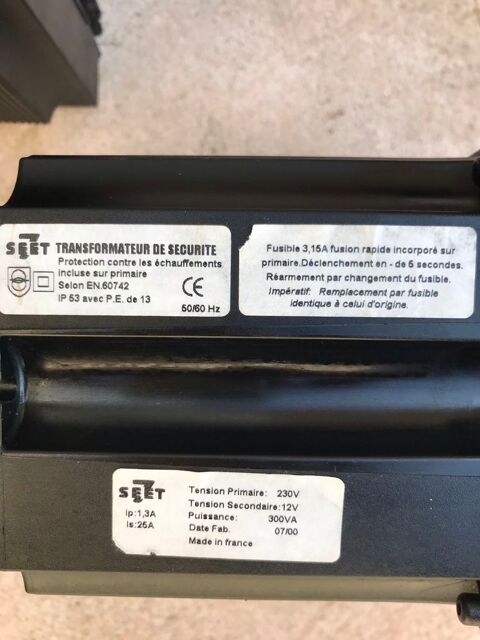 transfos de s�curit� 230V 12V 300VA 30 Mons (31)