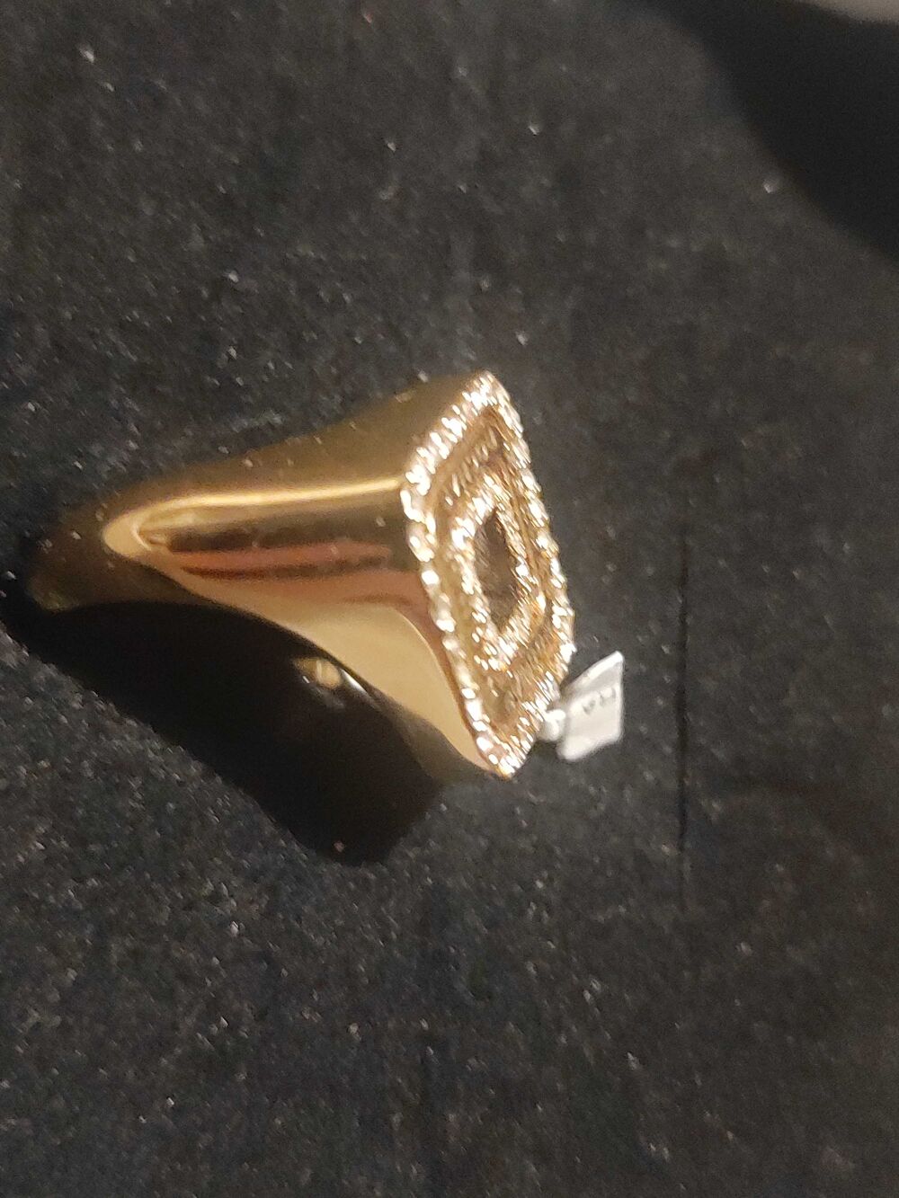 Bague acier plaqu&eacute; or jaune et pierres zirconium. tour de doigt 52,5 environ Rochas Paris. Bijoux et montres