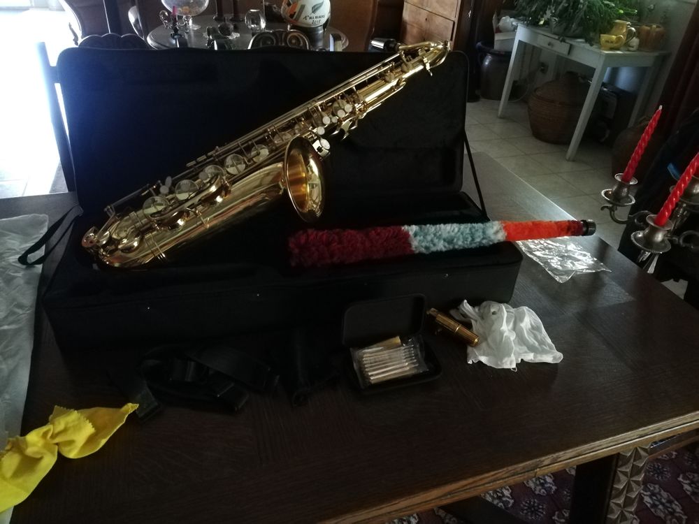 Saxo tenor neuf. Instruments de musique