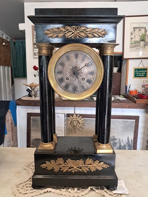 Pendule Napoléon III ancienne, en acajou noirci 160 Château-l'Évêque (24)
