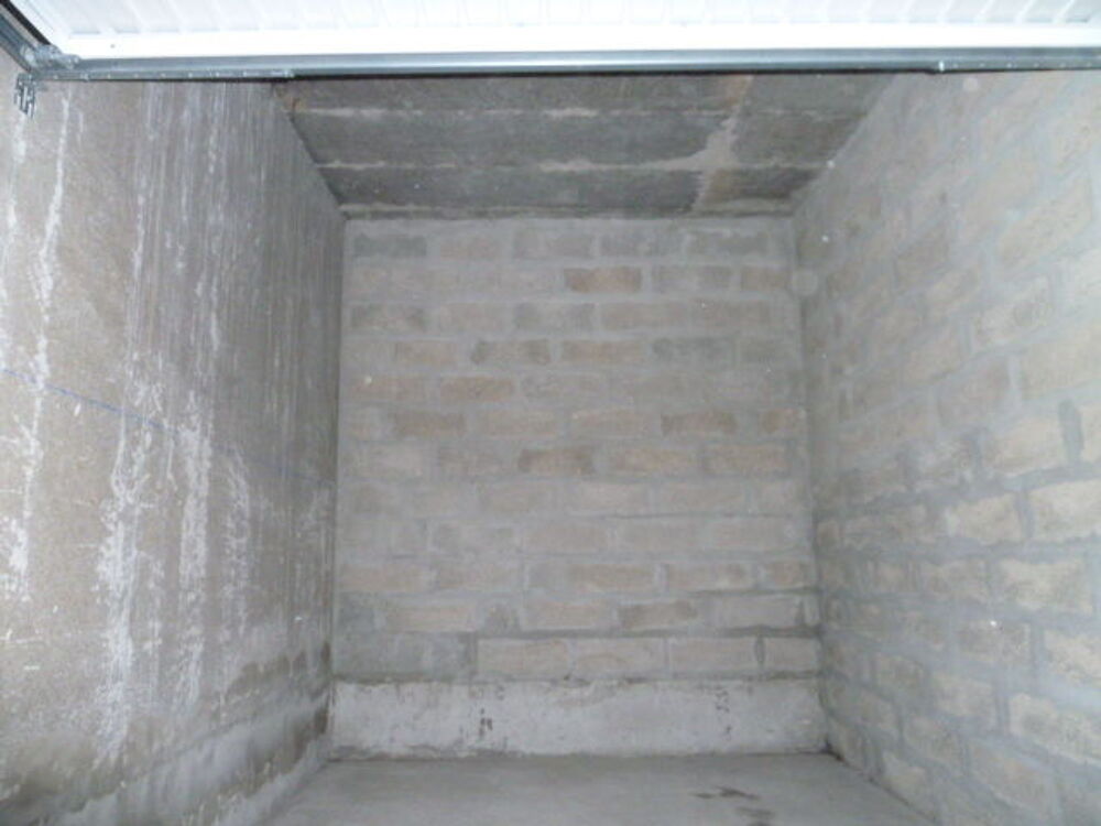 Vente Parking/Garage garage fermé de 13 m2 et de 32 m3. Hauteur plafond 3m. La seyne-sur-mer