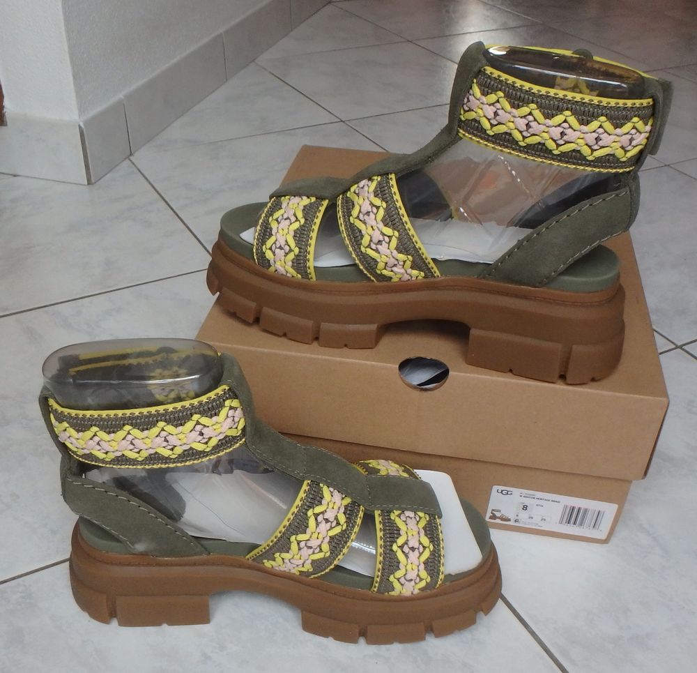 UGG sandales Taille 39 neuves 159 € Chaussures