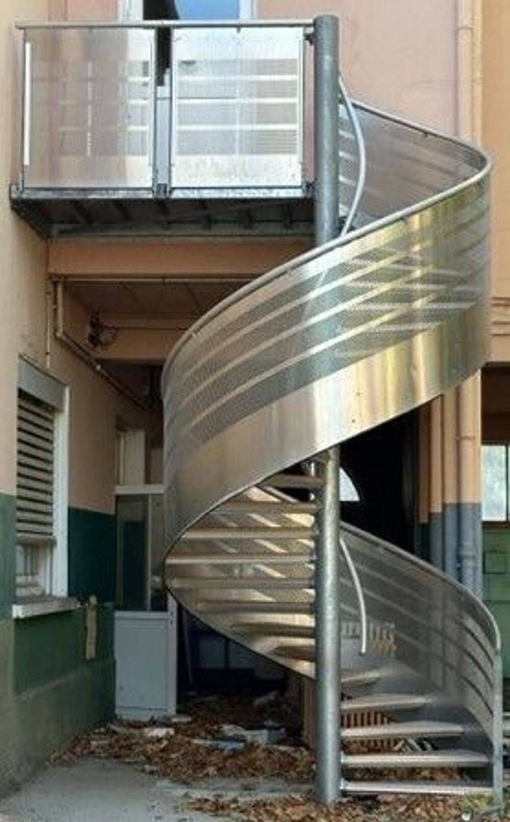 Escaliers colimacon m&eacute;tal Bricolage