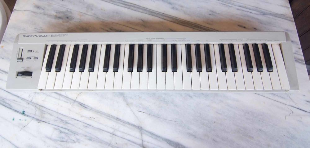 Clavier MIDI Roland PC200 Instruments de musique