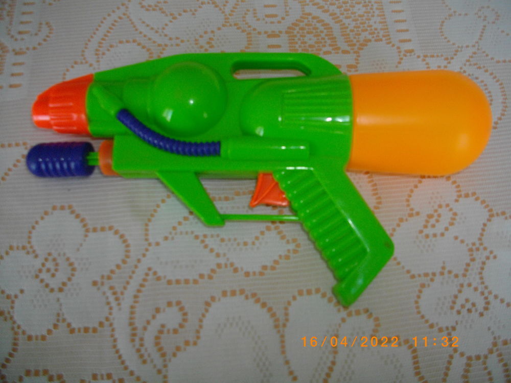 DEUX PETITS PISTOLETS A EAU Jeux / jouets