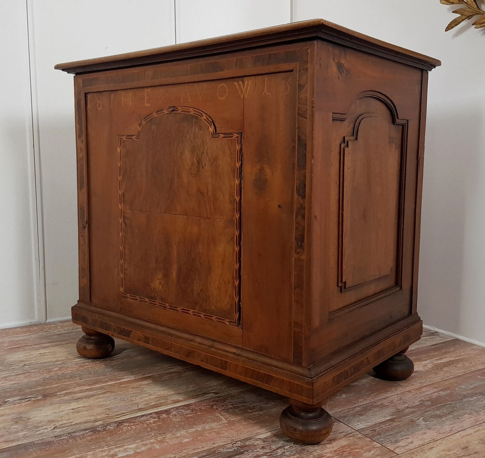  Coffre de mariage exceptionnel dat&eacute; 1810
Meubles