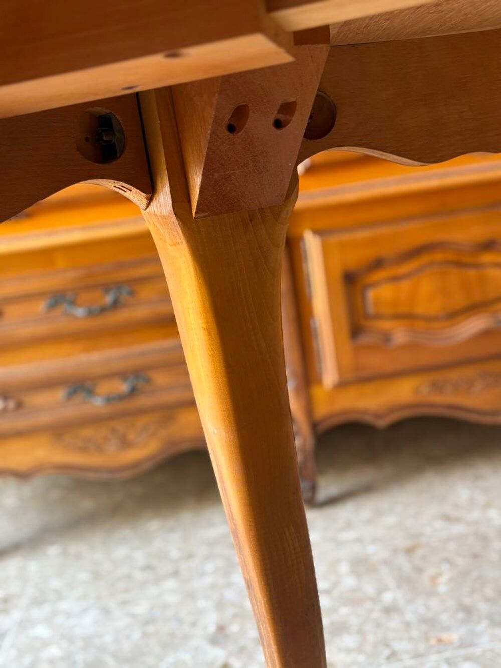 Table et chaise merisier style r&eacute;gence Meubles