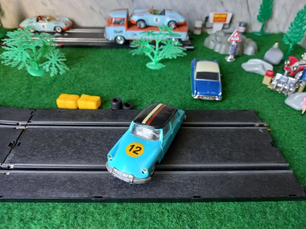 DS CITRO&Euml;N motoris&eacute;e pour circuit voitures &eacute;lectrique JOUEF Jeux / jouets