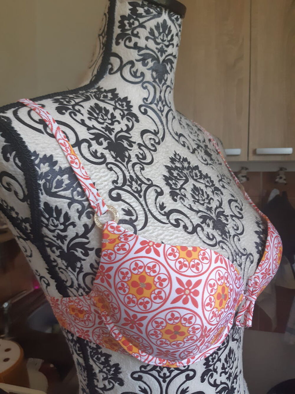  haut de maillot de bain NEUF a motifs ETAM TAILLE 90B
Vêtements