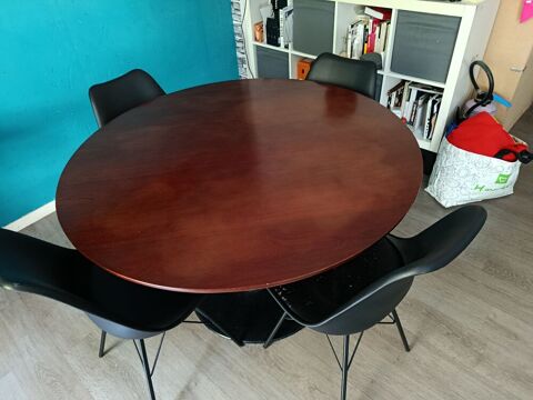 Tables ronde et 4 chaises 90 Courcouronnes (91)