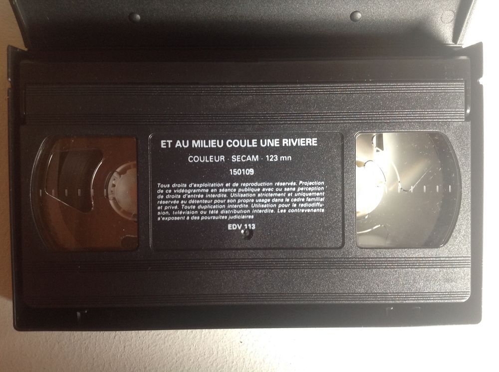 ET AU MILIEU COULE UNE RIVI&agrave;ˆRE DE REDFORD K7 VIDEO Envoi Pos DVD et blu-ray