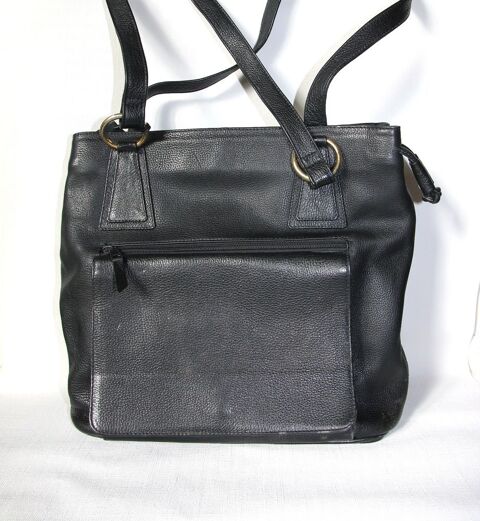 Très beau sac en cuir vintage marque Angela.
45 Sceaux (92)