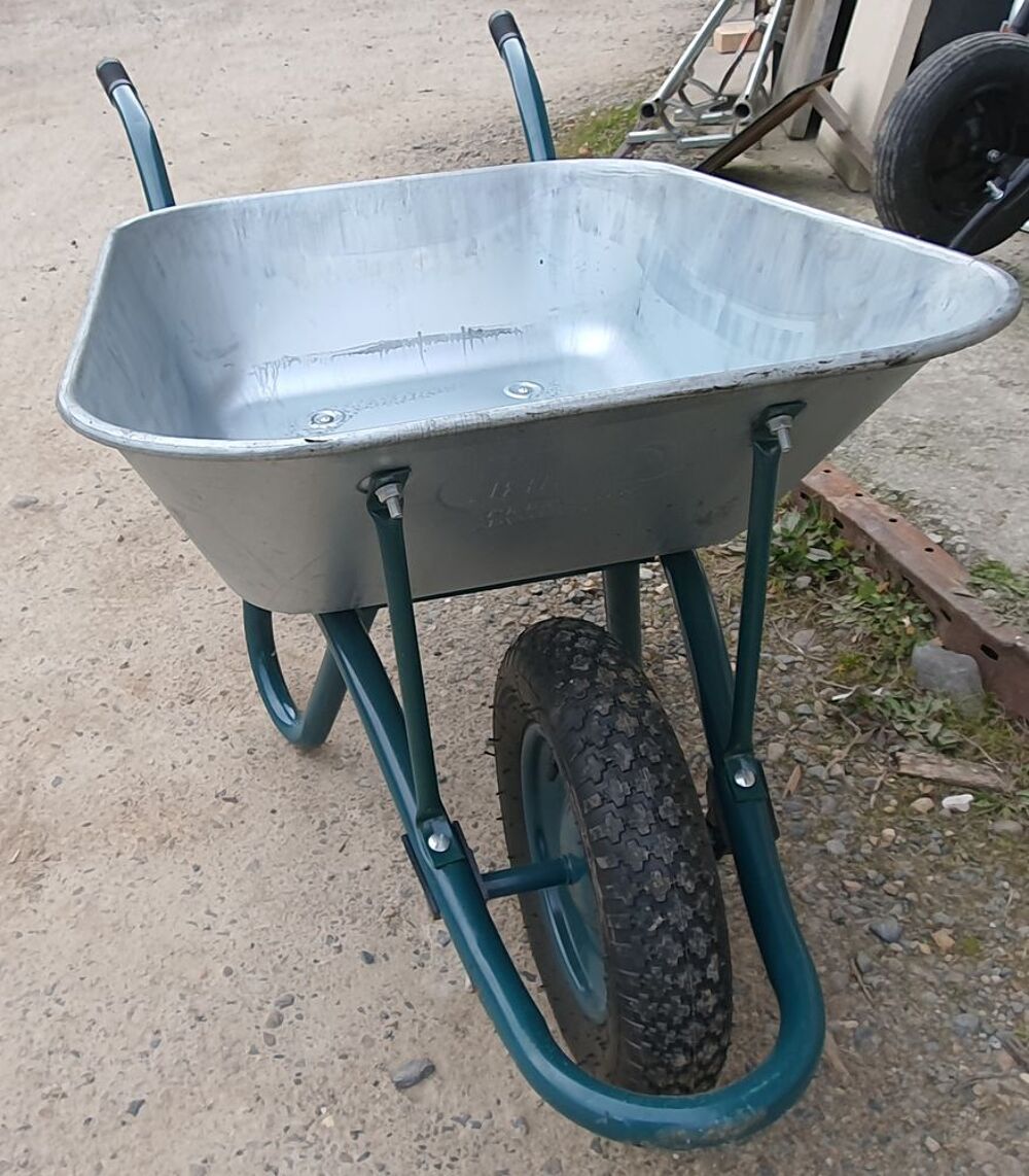 6 choix de BROUETTES + Vente de Roue increvable ou Gonflables et des PNEUS de brouette + des PELLES Bricolage