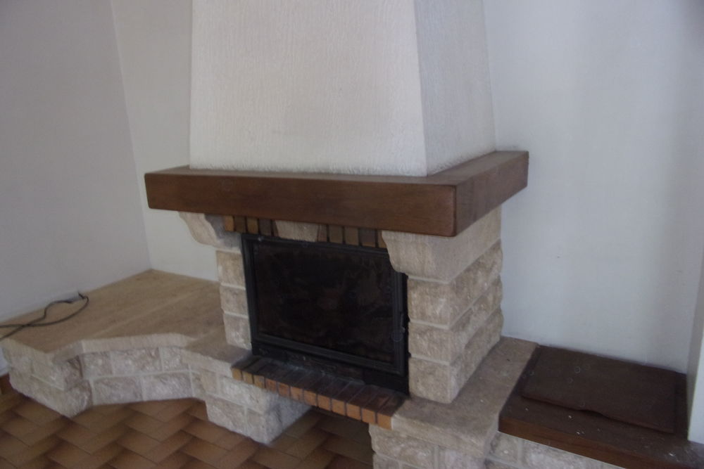 CHEMINEE en PIERRE DU GARD Meubles