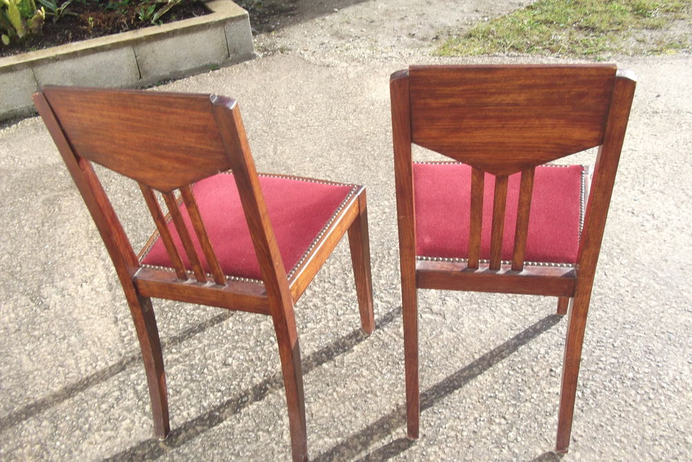 DEUX CHAISES MASSIVE EN BOIS ET VELOURS Meubles