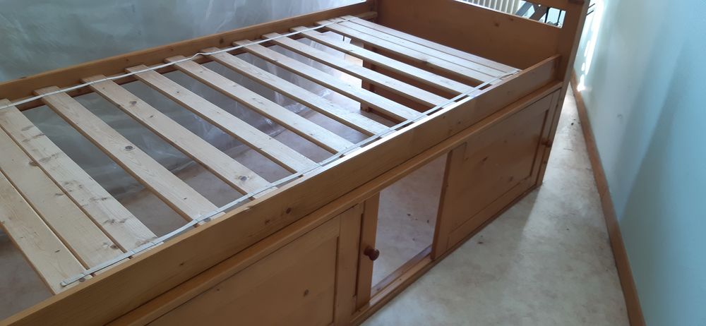 Lit bateau en pin teint&eacute; miel fabrication fran&ccedil;aise Mobilier enfants
