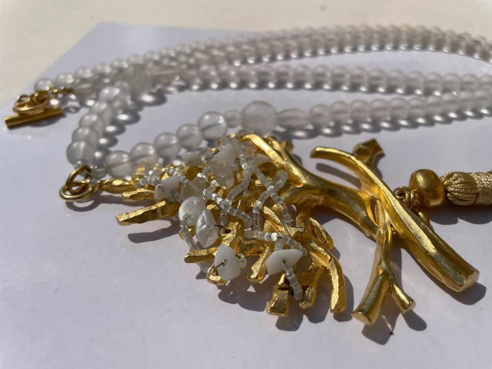 Collier Arbre dor&eacute; + enfilage perles rocailles passementerie Bijoux et montres