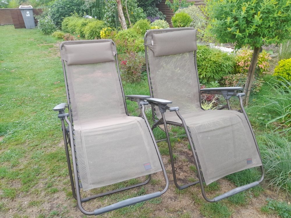 Deux transats. Meubles