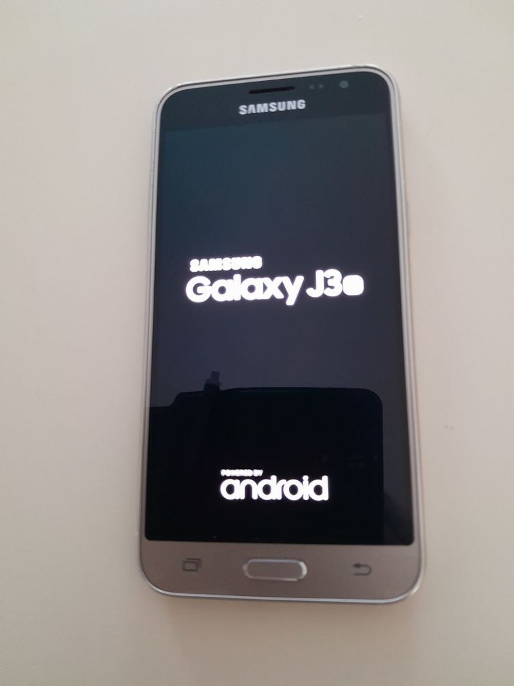 Portable Samsung Galaxy J3 SM-J320FN Tlphones et tablettes