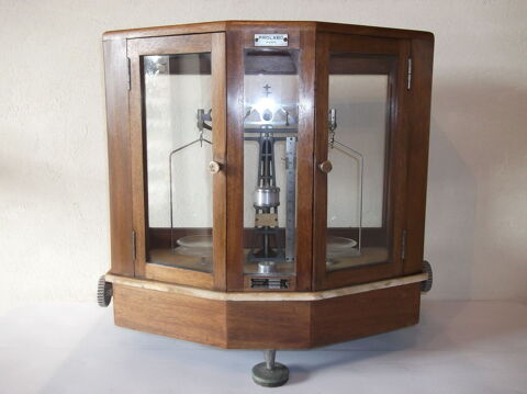 BALANCE de PRECISION SCIENTIFIQUE ANCIENNE 130 Pampelonne (81)