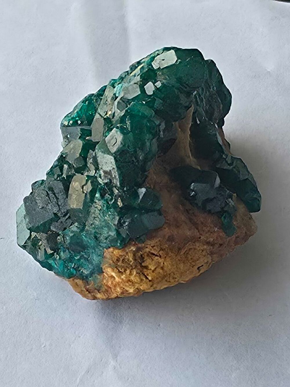 V&eacute;ritable Dioptase brute sur sa gangue naturelle-Congo, 40g 