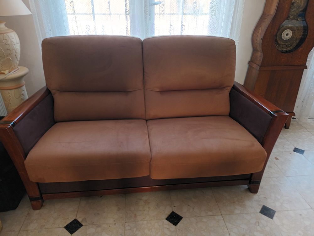 Canap&eacute; 2 places en cuir retourn&eacute;,velours et accoudoirs bois
Meubles
