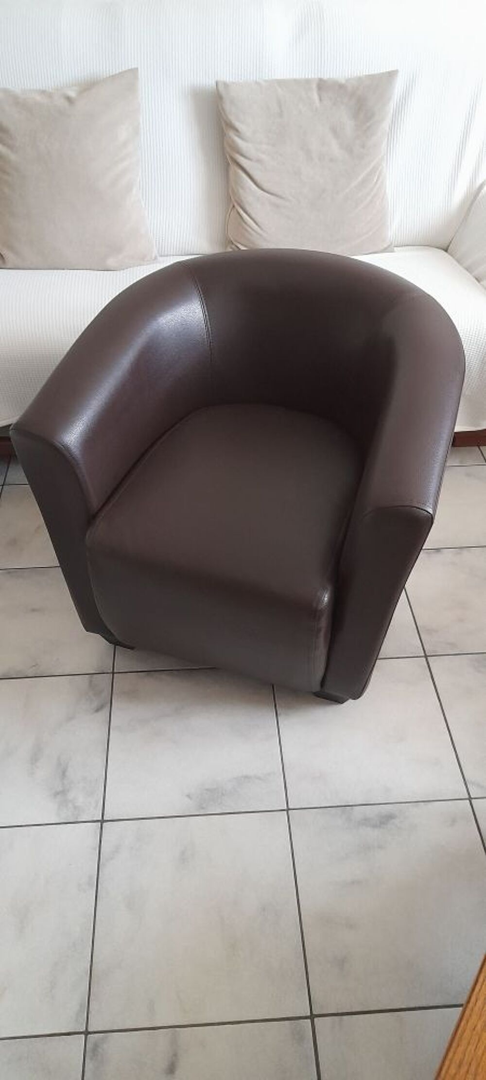 Fauteuil cabriolet couleur weng&eacute; de Maison du Monde Meubles