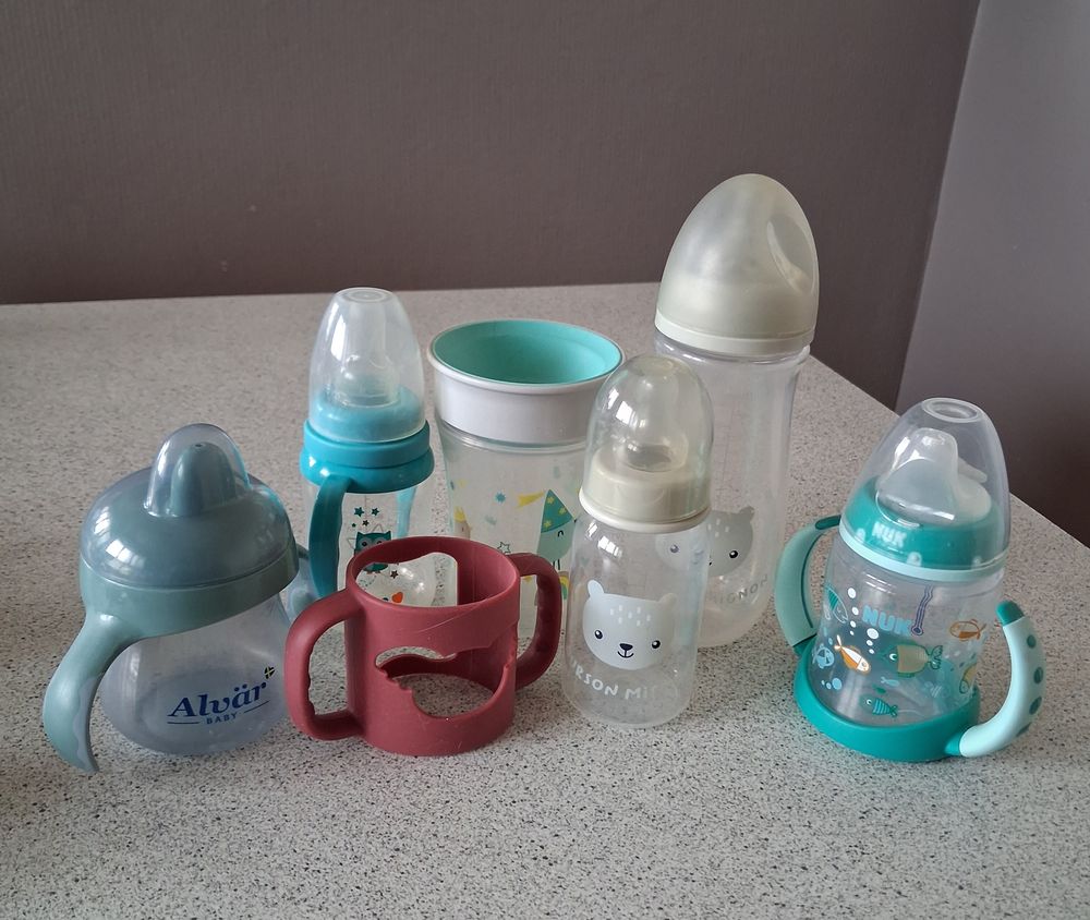 Lot biberons et accessoires b&eacute;b&eacute; Puériculture
