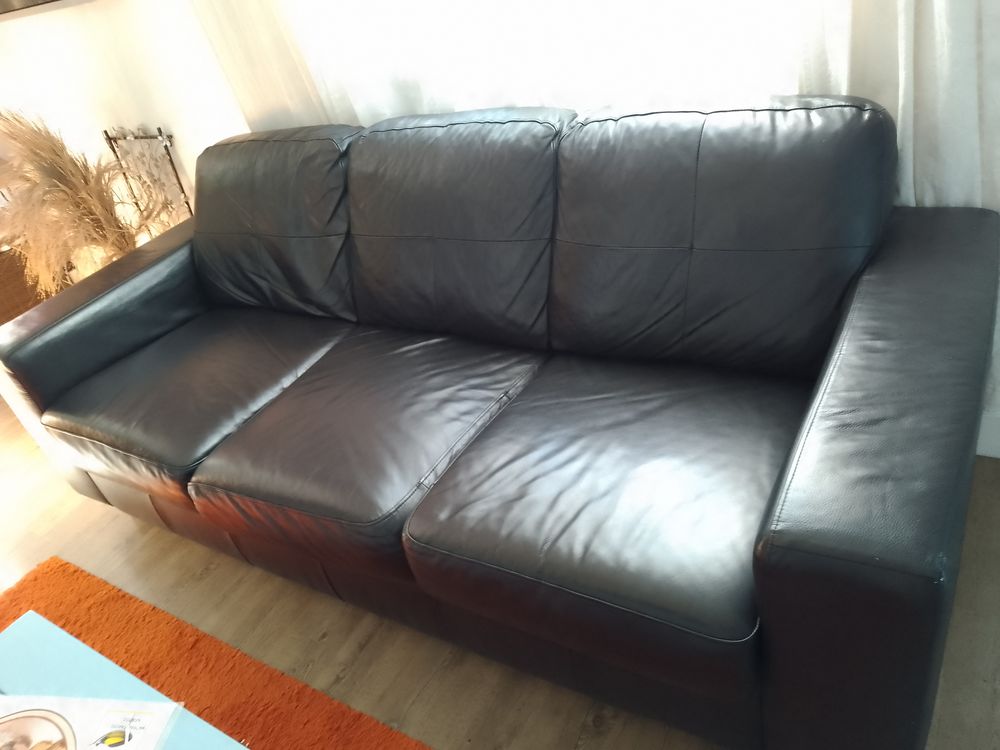 Canap&eacute; cuir noir trois places bon &eacute;tat ikea Meubles