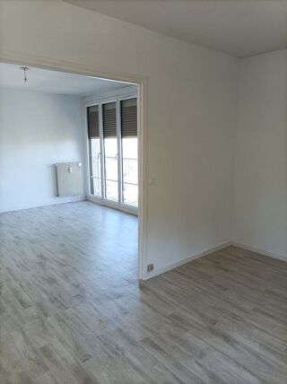  Appartement à louer 4 pièces 82 m²