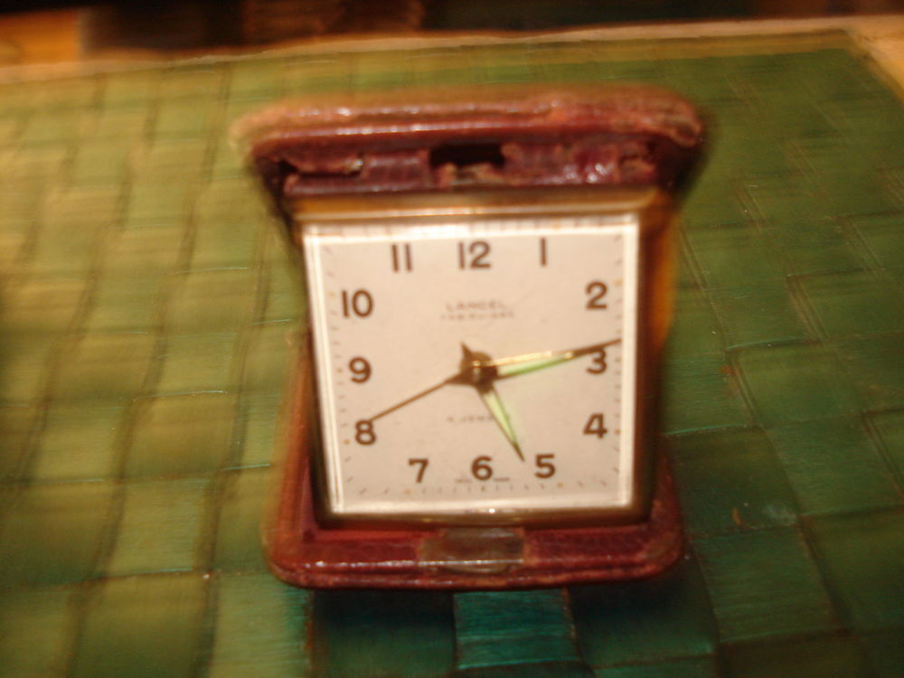 R&eacute;veil de voyage Lancel deco vintage 