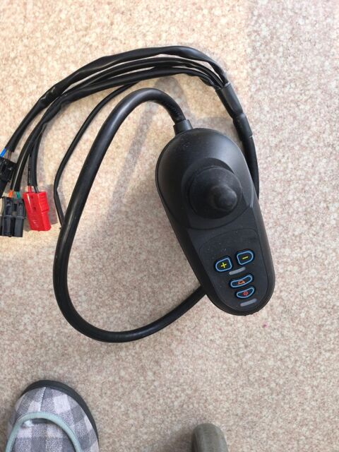 Joystick pour fauteuil roulant électrique Quirumed
40 Seurre (21)