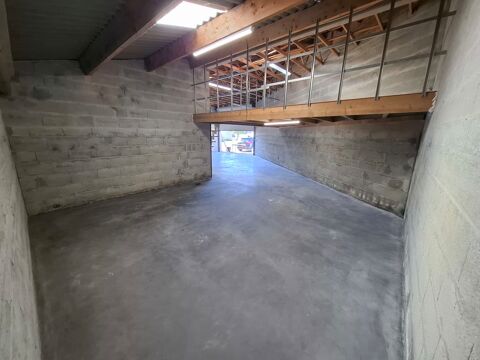  Parking / Garage  louer 138 m