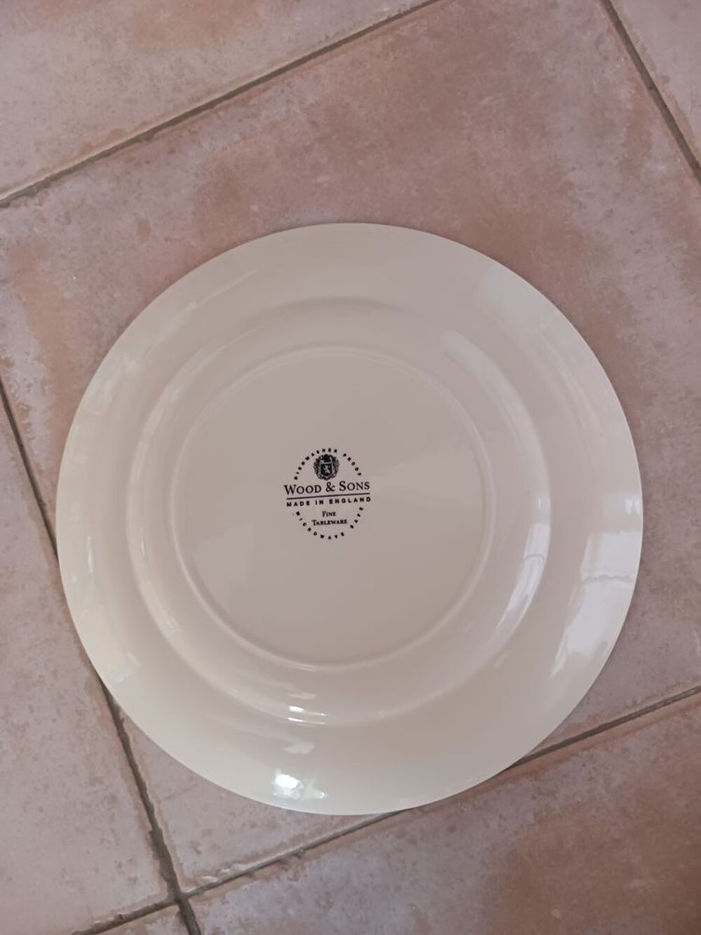 Lot de 10 assiettes Electroménager