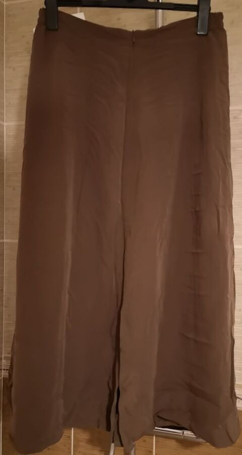Jupe mi-longue couleur chocolat    Taille 48   Neuve
5 Narbonne (11)