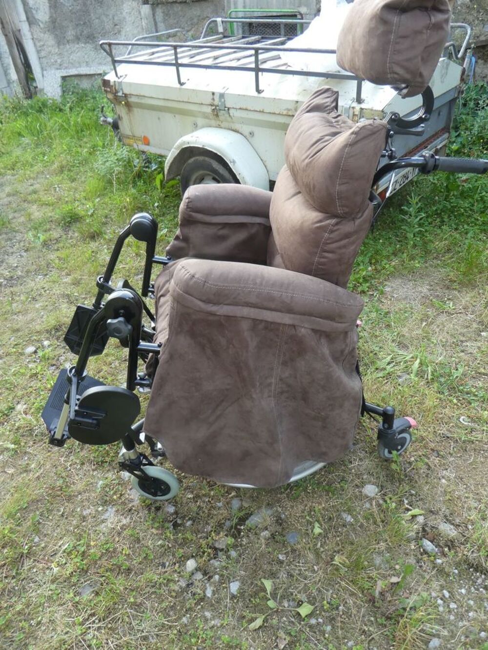 Fauteuil roulant pour polyhandicap&eacute; Meubles