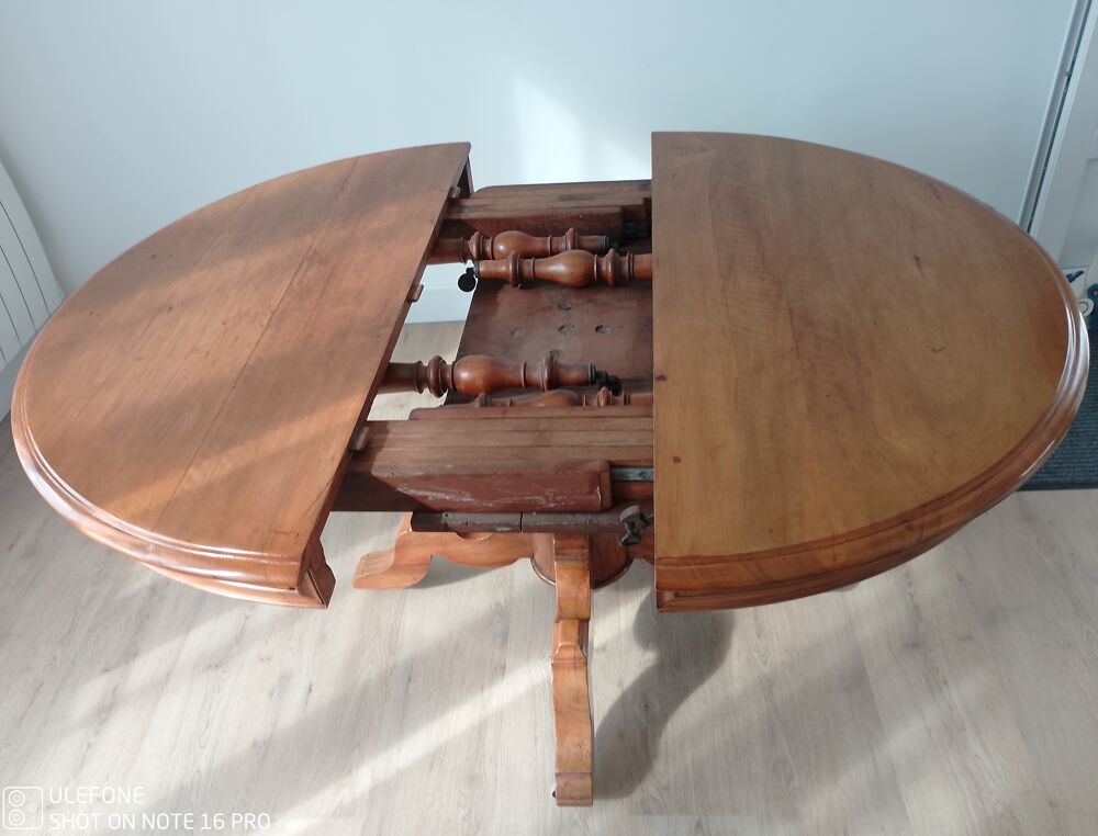 Table en noyer massif ronde d'&eacute;poque 19&egrave;me et 3 allonges Meubles