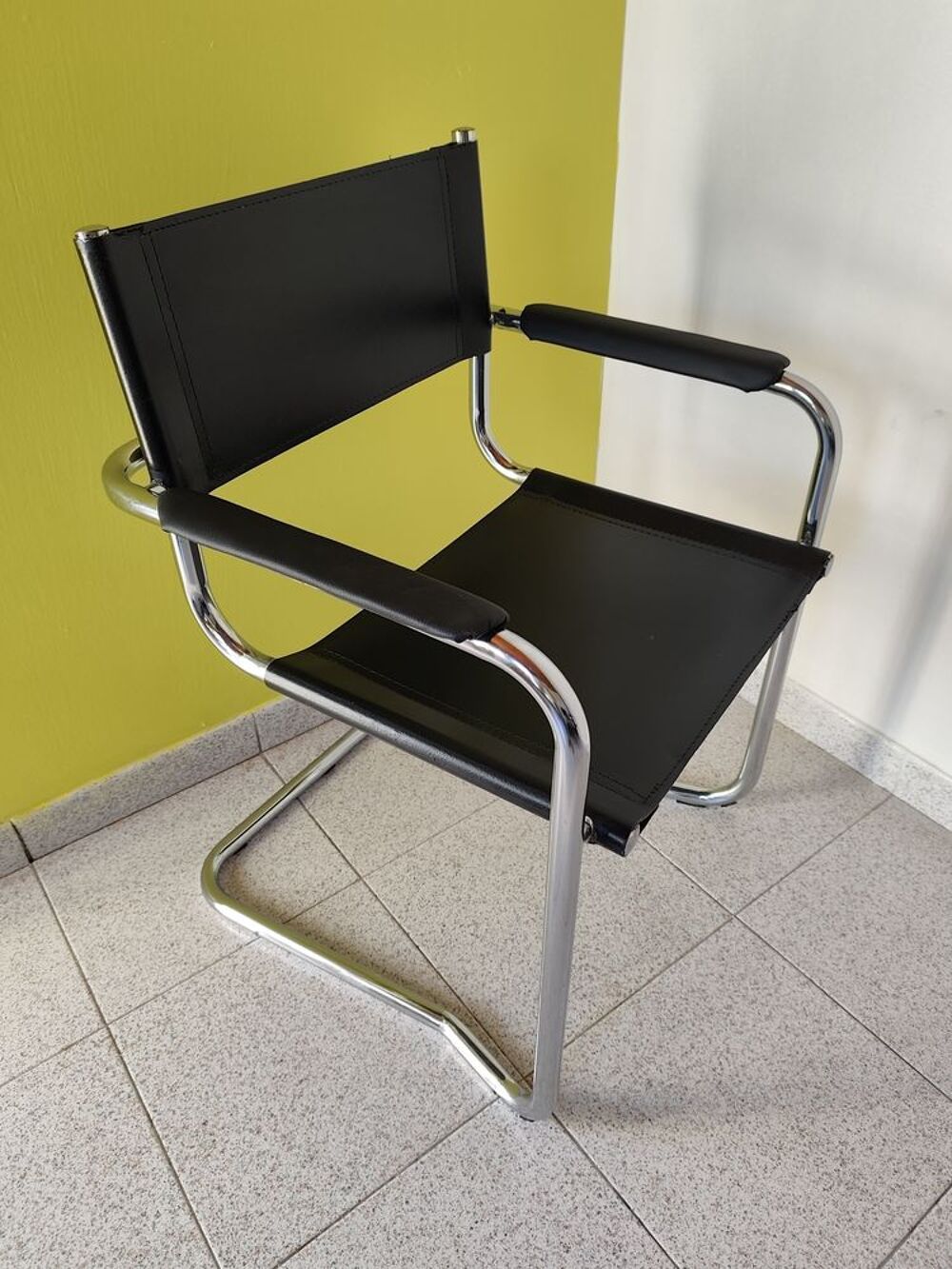 Fauteuil cantilever style Mart Stam Meubles