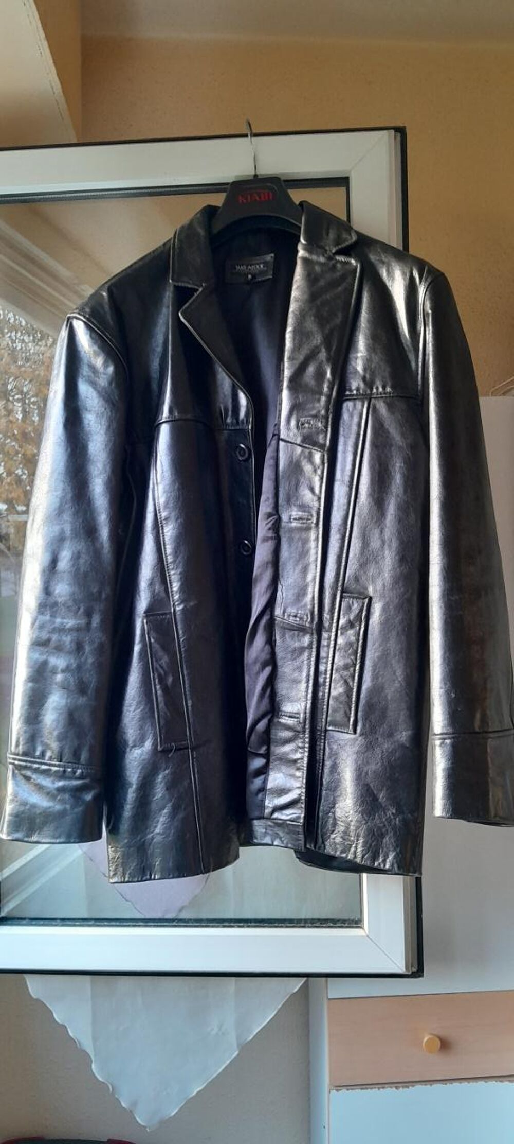 Beau manteau en cuir noir (tbe)
Vêtements
