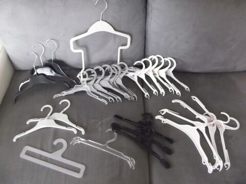 Lot de 28 cintres b�b�/enfant 2.5 Saint-Sornin-Leulac (87)