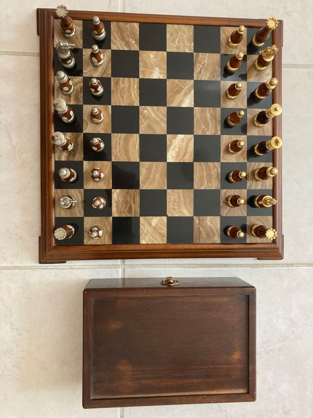 Jeu d'&eacute;checs bois avec bo&icirc;tes de rangement 