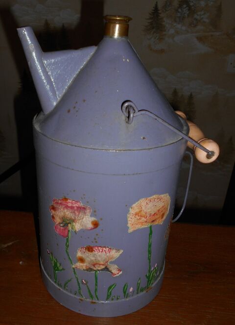 Ancien bidon  essence/ptrole annes 50 en tle, peint... 15 Ervy-le-Chtel (10)