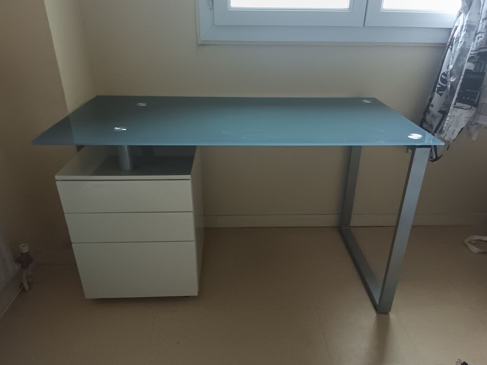 Tr&egrave;s beau bureau moderne Meubles