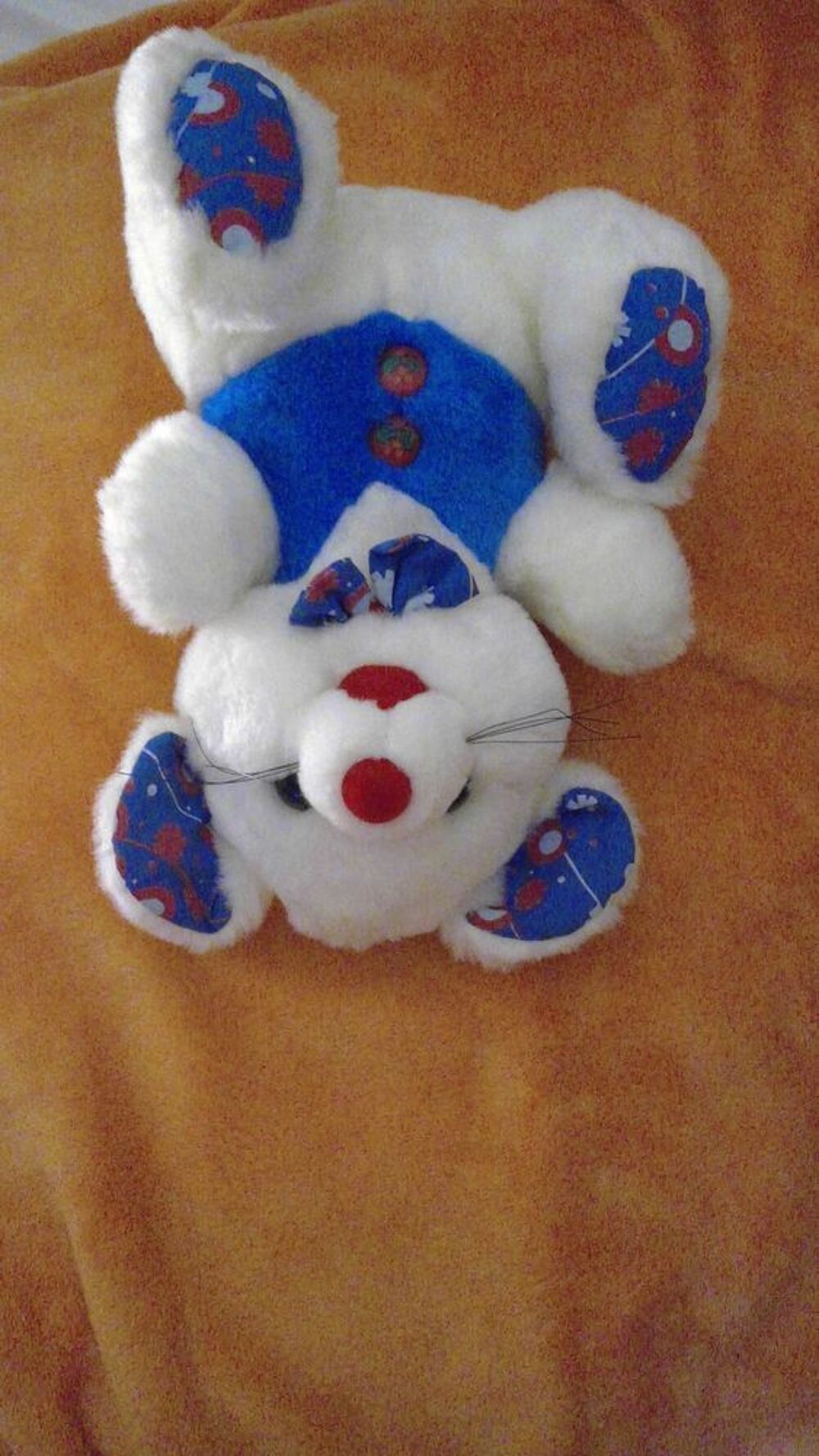 PELUCHE N&deg; 12
SOURIS BLANCHE BOUTONS ROUGE
Jeux / jouets
