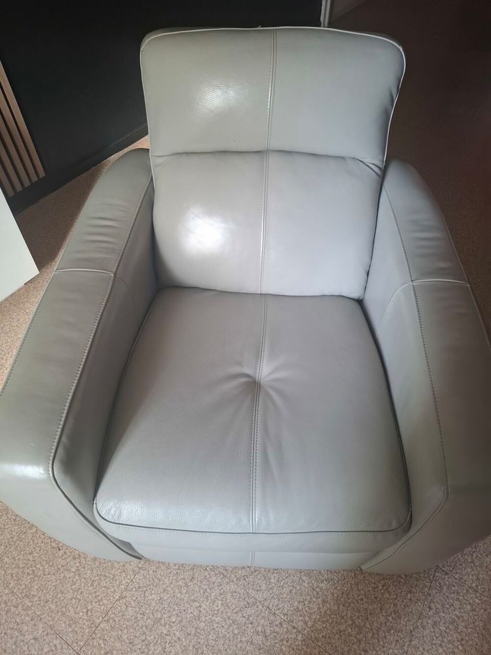 Salon cuir canap&eacute; et fauteuil 
Meubles