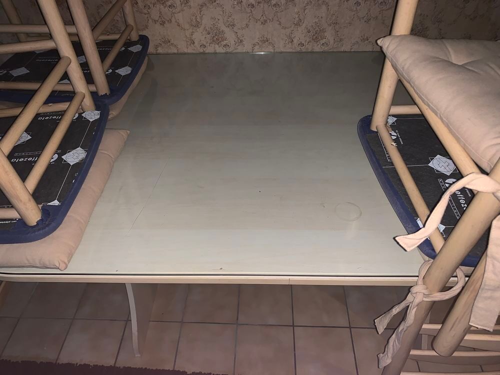 Table contre plaque avec verre sur mesure ab&icirc;m&eacute; +6 chaises Meubles