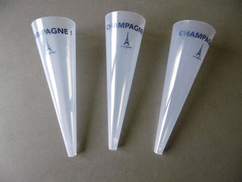 Lot de 3 coupes à champagne neuve Tour Eiffel, plastique 8 La Bégude-de-Mazenc (26)