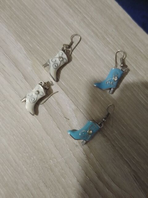 boucle d'oreille bottes country 0 Asnires-la-Giraud (17)